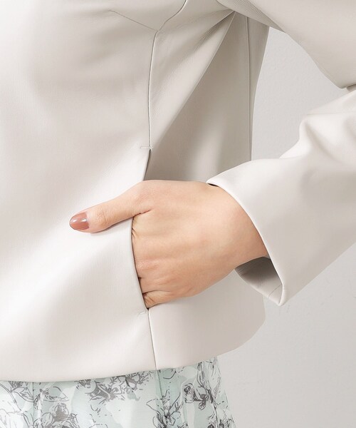 index(インデックス)の「◆≪S-LLsize≫ シンセティックレザーノーカラーブルゾン【ストレッチ/洗える】(ブルゾン・レディース・ブラック/ライトベージュ/ナチュラル・40/38/42/36)」の21枚目の写真