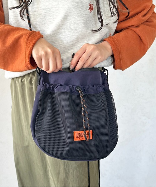 UNIVERSAL OVERALL（ユニバーサルオーバーオール）の「パラコードナイロンメッシュショルダー（ショルダーバッグ・メンズ・ネイビー/オレンジ/ブラック・FREE）」の3枚目の写真