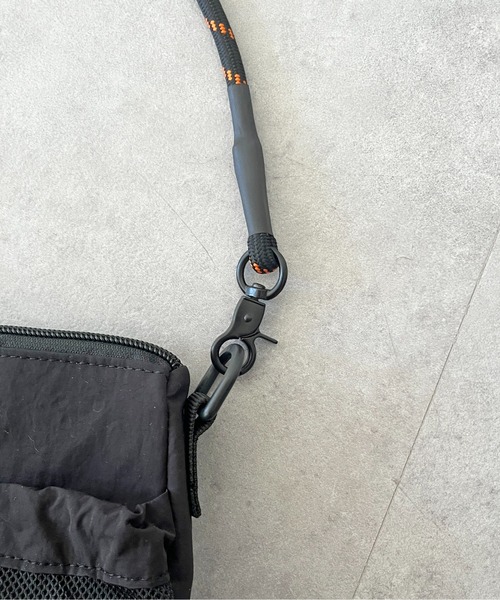 UNIVERSAL OVERALL（ユニバーサルオーバーオール）の「パラコードナイロンメッシュショルダー（ショルダーバッグ・メンズ・ネイビー/オレンジ/ブラック・FREE）」の10枚目の写真