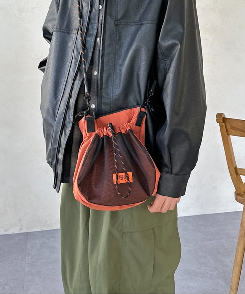 UNIVERSAL OVERALL（ユニバーサルオーバーオール）の「パラコードナイロンメッシュショルダー（ショルダーバッグ・メンズ・ネイビー/オレンジ/ブラック・FREE）」の12枚目の写真