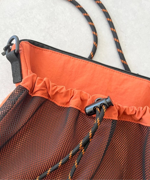 UNIVERSAL OVERALL（ユニバーサルオーバーオール）の「パラコードナイロンメッシュショルダー（ショルダーバッグ・メンズ・ネイビー/オレンジ/ブラック・FREE）」の15枚目の写真