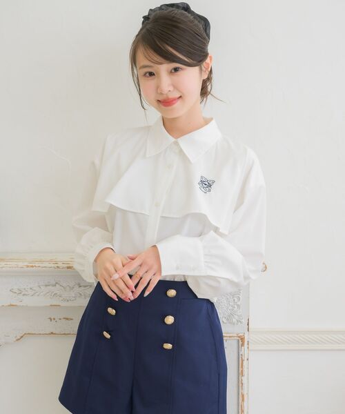 ems excite（エムズエキサイト）の「ロゴ刺繍フリルSH（シャツ/ブラウス・レディース・ホワイト/ピンク/ブルー系その他・FREE）」の5枚目の写真