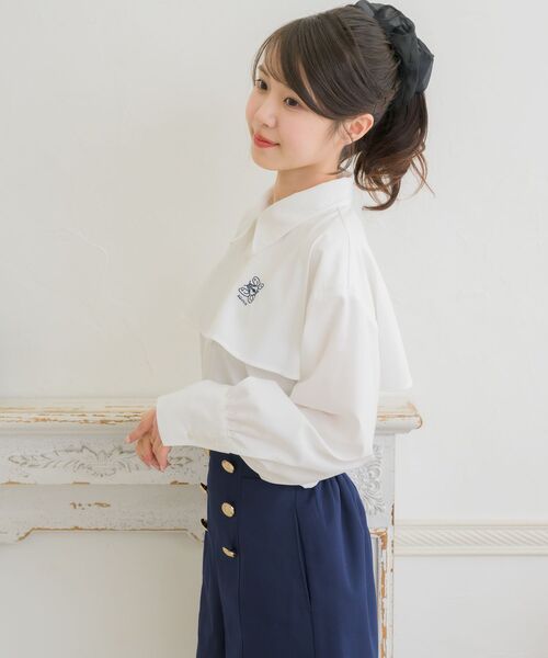 ems excite（エムズエキサイト）の「ロゴ刺繍フリルSH（シャツ/ブラウス・レディース・ホワイト/ピンク/ブルー系その他・FREE）」の6枚目の写真