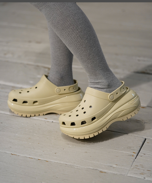 crocs(クロックス)の「【Crocs/クロックス】 MEGA CRUSH CLOG(その他シューズ・レディース・アイボリー・22cm)」の1枚目の写真