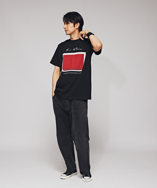 EDIFICE（エディフィス）の「【YVES KLEIN / イヴ クライン】別注 グラフィック プリント Tシャツ（Tシャツ/カットソー・メンズ・ブラック/ネイビー/ホワイト系その他/ホワイト/ブラック系その他・LARGE/MEDIUM）」の6枚目の写真