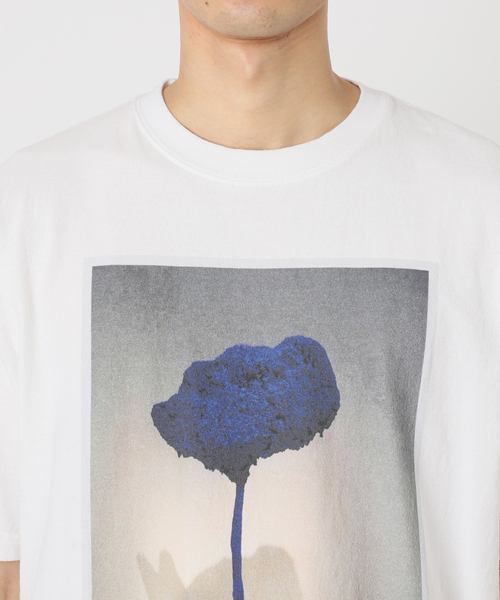 EDIFICE（エディフィス）の「【YVES KLEIN / イヴ クライン】別注 グラフィック プリント Tシャツ（Tシャツ/カットソー・メンズ・ブラック/ネイビー/ホワイト系その他/ホワイト/ブラック系その他・LARGE/MEDIUM）」の20枚目の写真