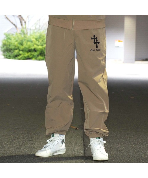 【BURBERRY】チノパン/ストレートパンツ/無地/刺繍/ロゴ/新品 BURBERRY BLUE LABEL ノバチェック ストレートパンツ 刺繍ロゴ