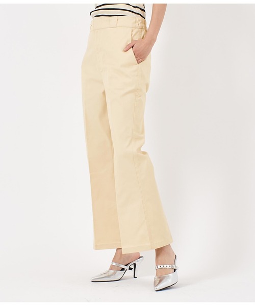 Dickies(ディッキーズ)の「DICKIES ストレッチツイルフレアパンツ(その他パンツ・レディース・ベージュ/ライトベージュ/ブラック・L/M)」の1枚目の写真