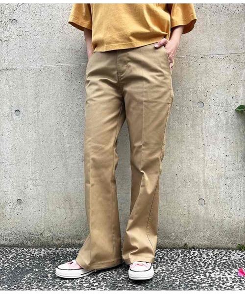 Dickies(ディッキーズ)の「DICKIES ストレッチツイルフレアパンツ(その他パンツ・レディース・ベージュ/ライトベージュ/ブラック・L/M)」の13枚目の写真