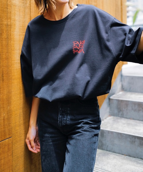 RVCA（ルーカ）の「RVCA メンズ SCRAWLS Ｔシャツ 【2024年夏モデル】/ルーカバックプリント半袖Tシャツ（Tシャツ/カットソー・メンズ・パープル/ホワイト/ブラック・SMALL/MEDIUM/LARGE/X-LARGE）」の15枚目の写真