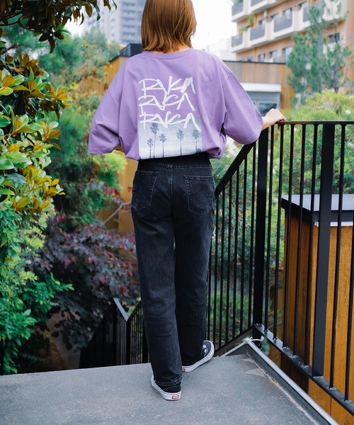 RVCA（ルーカ）の「RVCA メンズ SCRAWLS Ｔシャツ 【2024年夏モデル】/ルーカバックプリント半袖Tシャツ（Tシャツ/カットソー・メンズ・パープル/ホワイト/ブラック・SMALL/MEDIUM/LARGE/X-LARGE）」の18枚目の写真