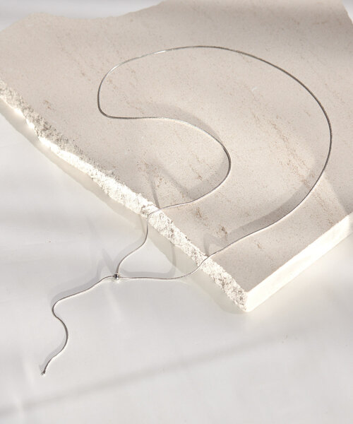 ear PAPILLONNER（イアパピヨネ）の「《金属アレルギー対応/ステンレス/通勤/シンプル》スネークY字ネックレス（ネックレス・レディース・シルバー/ゴールド・FREE）」の6枚目の写真