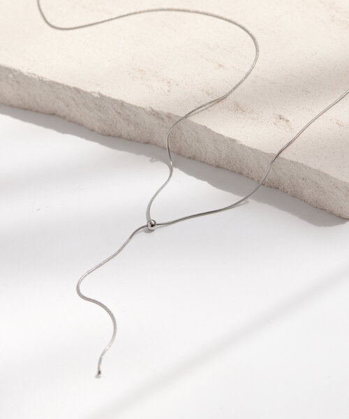 ear PAPILLONNER（イアパピヨネ）の「《金属アレルギー対応/ステンレス/通勤/シンプル》スネークY字ネックレス（ネックレス・レディース・シルバー/ゴールド・FREE）」の7枚目の写真