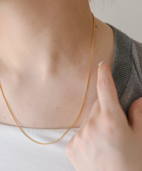 ear PAPILLONNER（イアパピヨネ）の「《金属アレルギー対応/ステンレス/通勤/シンプル》スネークY字ネックレス（ネックレス・レディース・シルバー/ゴールド・FREE）」の17枚目の写真