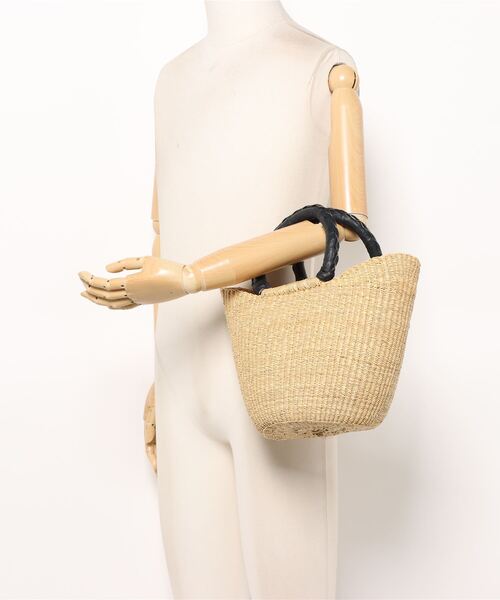 SALON adam et rope'(サロン アダム エ ロペ)の「ボルガ丸底ニケフォルムバスケットS/無地黒ハンドル(かごバッグ・レディース・ベージュ・FREE)」の5枚目の写真