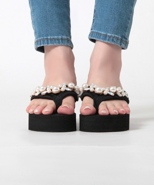 Julia Boutique（ジュリアブティック）の「ビジュー＆パール厚底ビーチサンダル/24117（サンダル・レディース・ライトベージュ/ブラック・39/38/37/36）」の18枚目の写真