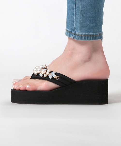 Julia Boutique（ジュリアブティック）の「ビジュー＆パール厚底ビーチサンダル/24117（サンダル・レディース・ライトベージュ/ブラック・39/38/37/36）」の19枚目の写真