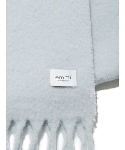 emmi(エミ)の「ブークレーカラーマフラー(ストール/ショール・レディース・オフホワイト/レッド/ライトブルー・FREE)」の7枚目の写真