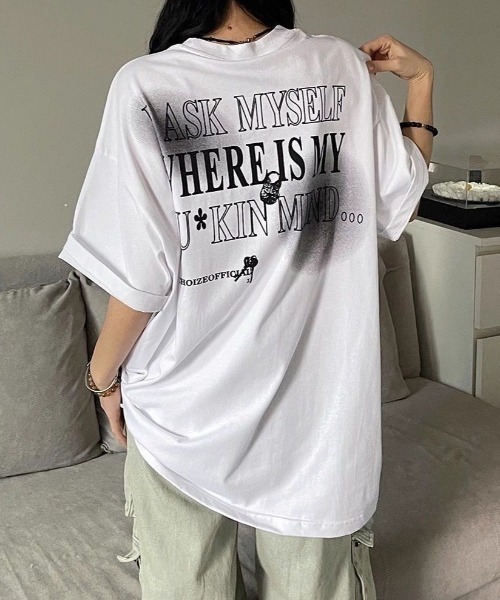 SHEENA(シーナ)の「【ユニセックス】グラフィックロゴプリントBIGTシャツ(Tシャツ/カットソー・レディース・ホワイト/ブラック・M)」の1枚目の写真