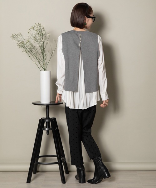 MHBG TOKYO(エムエイチビージートーキョー)の「2WAY ニットベスト×バックプリーツシャツ セット(ニット/セーター・レディース・グレー/ストライプ/ブラック/ブラック系その他/ネイビー系・FREE)」の11枚目の写真