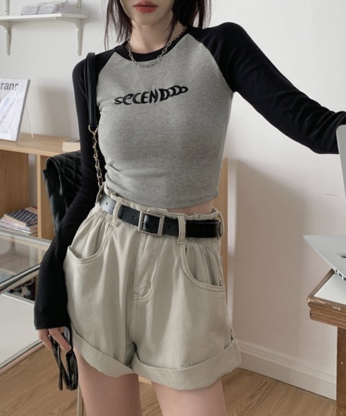 HALEY PESCA（ヘーリーペスカ）の「HALEY PESCA/クロップド タイト ワンポイント ラグランロンT（Tシャツ/カットソー・レディース・グレー/ホワイト・FREE）」の2枚目の写真