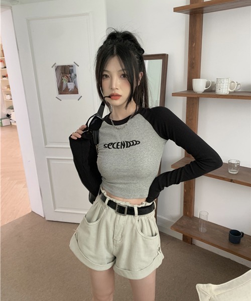 HALEY PESCA（ヘーリーペスカ）の「HALEY PESCA/クロップド タイト ワンポイント ラグランロンT（Tシャツ/カットソー・レディース・グレー/ホワイト・FREE）」の13枚目の写真