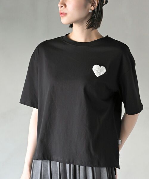 rps(アールピーエス)の「ハートサガラ刺繍Tシャツ(Tシャツ/カットソー・レディース・オフホワイト/チャコールグレー/ブラック・フリー)」の2枚目の写真