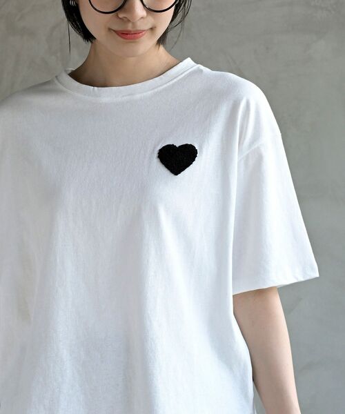 rps(アールピーエス)の「ハートサガラ刺繍Tシャツ(Tシャツ/カットソー・レディース・オフホワイト/チャコールグレー/ブラック・フリー)」の8枚目の写真