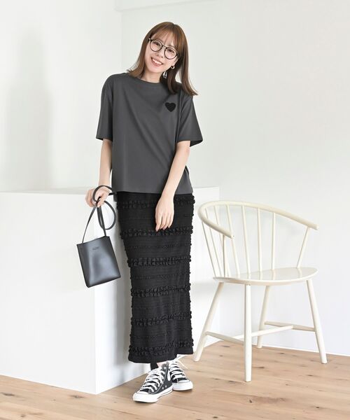 rps(アールピーエス)の「ハートサガラ刺繍Tシャツ(Tシャツ/カットソー・レディース・オフホワイト/チャコールグレー/ブラック・フリー)」の16枚目の写真