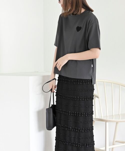 rps(アールピーエス)の「ハートサガラ刺繍Tシャツ(Tシャツ/カットソー・レディース・オフホワイト/チャコールグレー/ブラック・フリー)」の17枚目の写真