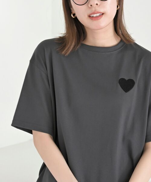 rps(アールピーエス)の「ハートサガラ刺繍Tシャツ(Tシャツ/カットソー・レディース・オフホワイト/チャコールグレー/ブラック・フリー)」の20枚目の写真