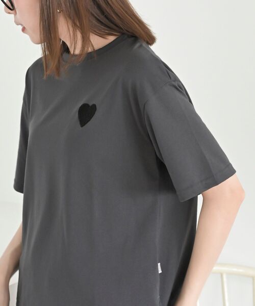 rps(アールピーエス)の「ハートサガラ刺繍Tシャツ(Tシャツ/カットソー・レディース・オフホワイト/チャコールグレー/ブラック・フリー)」の21枚目の写真