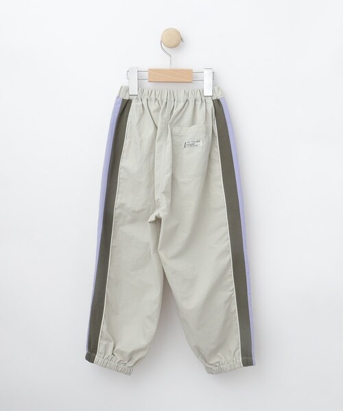 SHOO・LA・RUE（シューラルー）の「【110-140cm】サイドカラーブロックパンツ（その他パンツ・キッズ・ライトグレー系4/ブラック系4・14/13/12/11）」の4枚目の写真