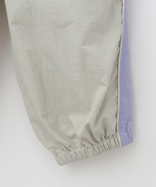 SHOO・LA・RUE（シューラルー）の「【110-140cm】サイドカラーブロックパンツ（その他パンツ・キッズ・ライトグレー系4/ブラック系4・14/13/12/11）」の12枚目の写真