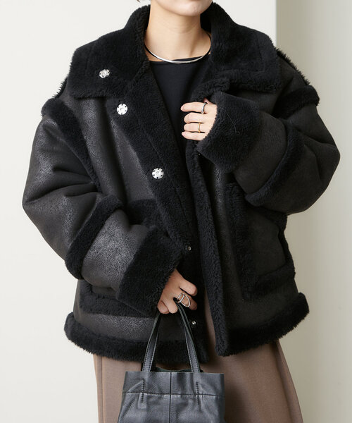 Omekashi（オメカシ）の「リバーシブルフェイクムートンコート