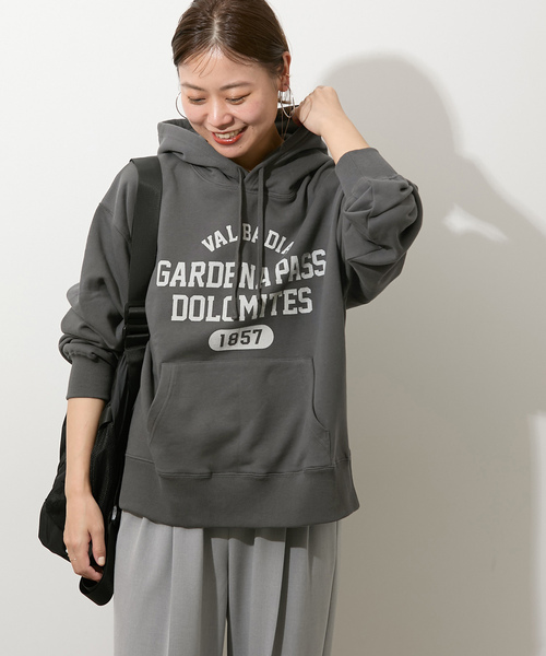 JOURNAL STANDARD relume（ジャーナルスタンダード　レリューム）の「ロゴプリントフーディースウェット（パーカー・レディース・ブラックミックス/ホワイト系その他・FREE）」の2枚目の写真