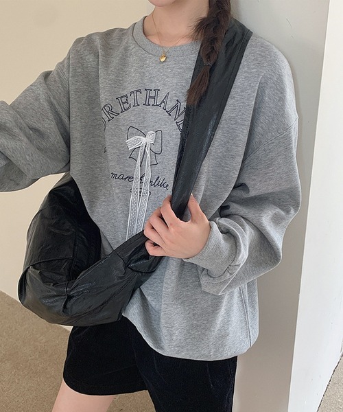 aimoha（アイモハ）の「文字刺繍スウェット（スウェット・レディース・グレー/ブラック・FREE）」の2枚目の写真