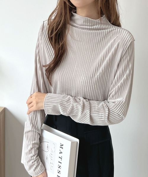 Futier land(フューティアランド)の「上品なベロアが引き立たせる。メローベロアストライプトップス(Tシャツ/カットソー・レディース・モカ/ライトグレー/ブラック・MEDIUM)」の4枚目の写真