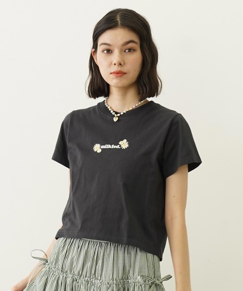 MILKFED.（ミルクフェド）の「DAISY AND LOGO COMPACT S/S TEE（Tシャツ/カットソー・レディース・アッシュ/ホワイト/チャコール・S/M）」の4枚目の写真