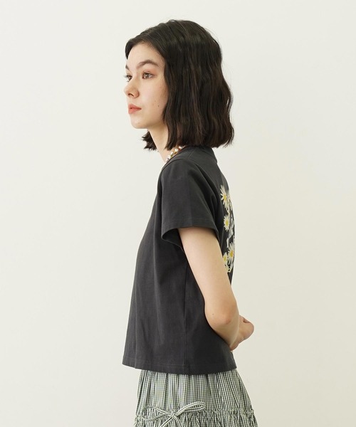 MILKFED.（ミルクフェド）の「DAISY AND LOGO COMPACT S/S TEE（Tシャツ/カットソー・レディース・アッシュ/ホワイト/チャコール・S/M）」の5枚目の写真