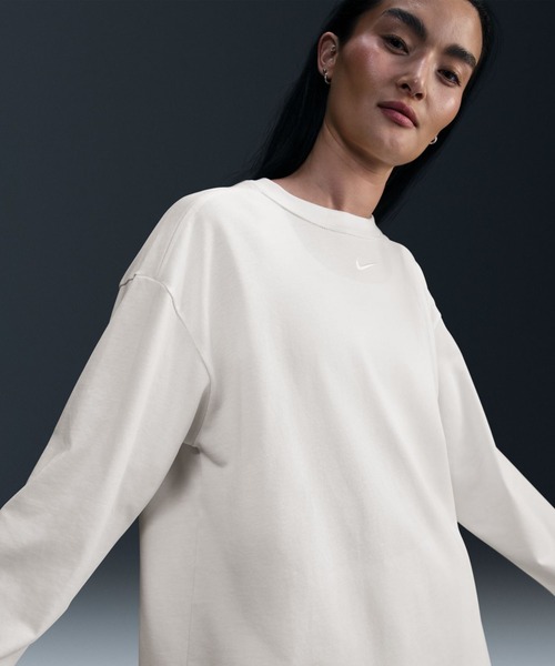 NIKE（ナイキ）の「ナイキ NIKE AS W NSW ESSNTL OS LS TEE（Tシャツ/カットソー・レディース・ブラック/ダークグリーン/オフホワイト・M/L）」の2枚目の写真