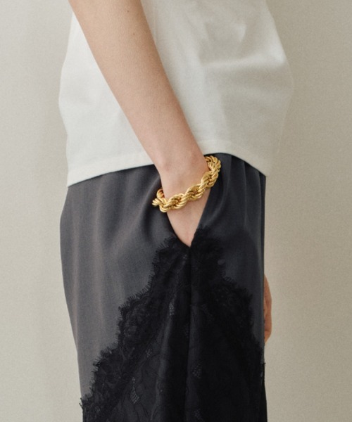 yae（ヤエ）の「【TUWAKRIM】ツイストチェーンブレスレット（ブレスレット・レディース・シルバー/ゴールド・FREE）」の6枚目の写真