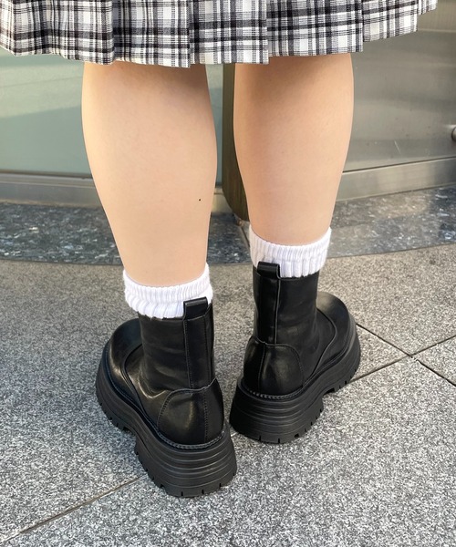 nomnom（ノムノム）の「【nomnom】フロントファスナー厚底ショートブーツ（ブーツ・レディース・ブラウン/ブラック・23.0cm/24.0cm/25.0cm）」の17枚目の写真