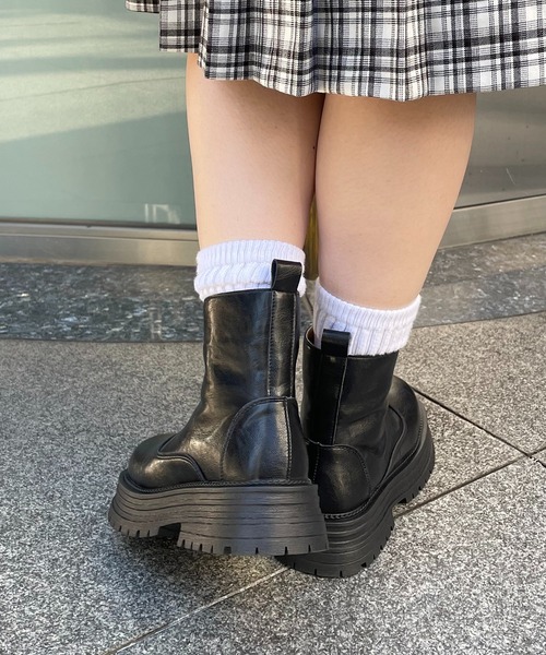 nomnom（ノムノム）の「【nomnom】フロントファスナー厚底ショートブーツ（ブーツ・レディース・ブラウン/ブラック・23.0cm/24.0cm/25.0cm）」の16枚目の写真