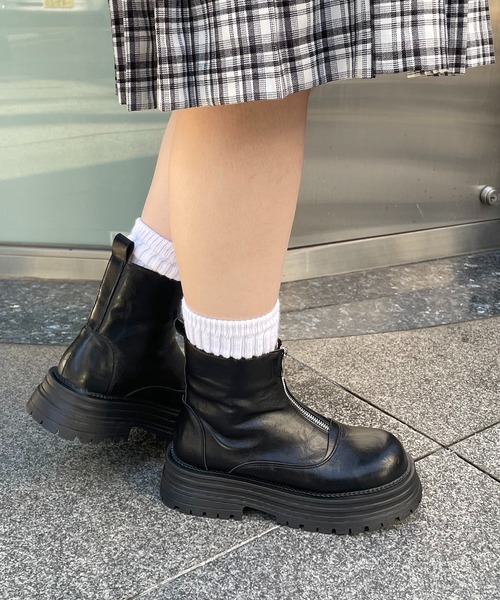 nomnom（ノムノム）の「【nomnom】フロントファスナー厚底ショートブーツ（ブーツ・レディース・ブラウン/ブラック・23.0cm/24.0cm/25.0cm）」の18枚目の写真
