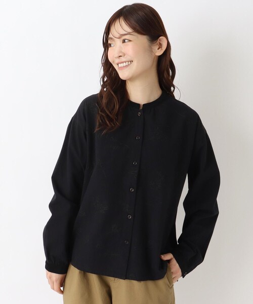 one'sterrace(ワンズテラス)の「フランネル 単色花柄刺繍ブラウス(シャツ/ブラウス・レディース・ライトグレー系8/グリーン系その他6/ブラック系8・02)」の1枚目の写真