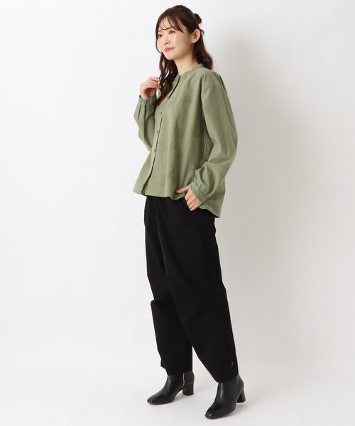 one'sterrace(ワンズテラス)の「フランネル 単色花柄刺繍ブラウス(シャツ/ブラウス・レディース・ライトグレー系8/グリーン系その他6/ブラック系8・02)」の6枚目の写真