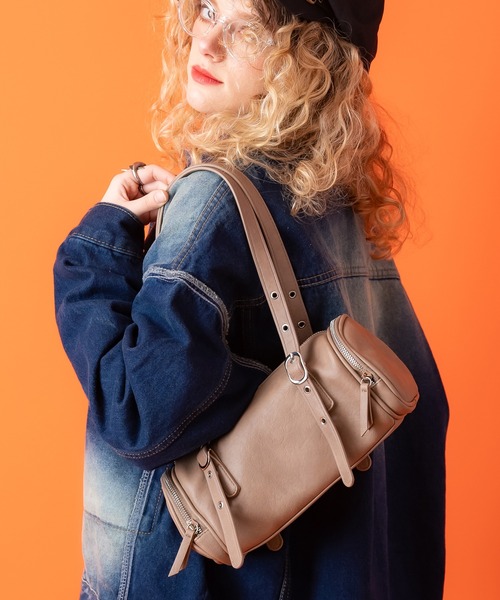 an meets zakka(アンミツザッカ)の「an meets zakka 合成皮革サークルショルダーミニボストンバッグ(ボストンバッグ・レディース・モカ/ブラック・ONESIZE)」の15枚目の写真