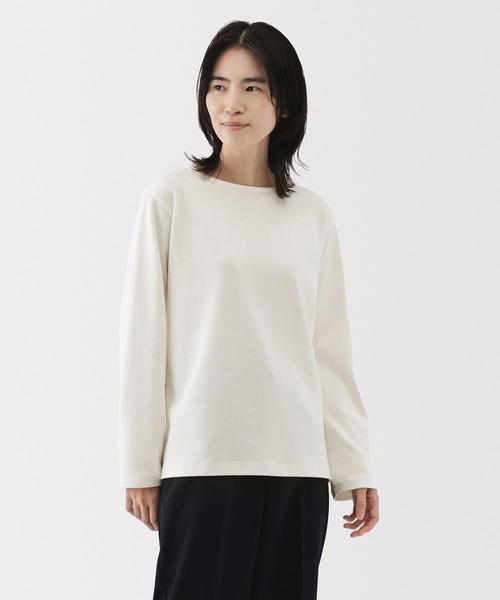 無印良品(ムジルシリョウヒン)の「婦人 太番手ボートネック長袖Tシャツ(Tシャツ/カットソー・レディース・ピンク系/グリーン系/ネイビー系/チャコールグレー/オフホワイト/ブルー系・XL/L/M/S)」の2枚目の写真