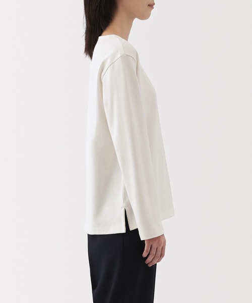 無印良品(ムジルシリョウヒン)の「婦人 太番手ボートネック長袖Tシャツ(Tシャツ/カットソー・レディース・ピンク系/グリーン系/ネイビー系/チャコールグレー/オフホワイト/ブルー系・XL/L/M/S)」の11枚目の写真